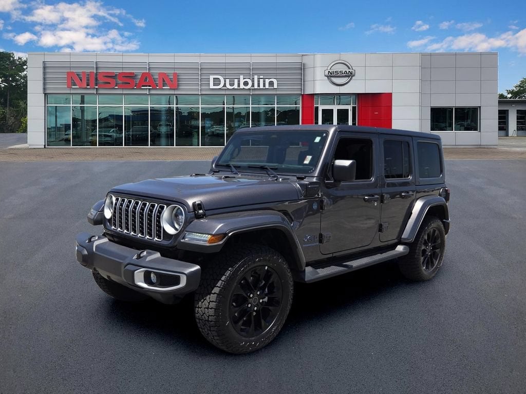 2025 Jeep Wrangler 4xe Sahara in Gray — front three-quarter view