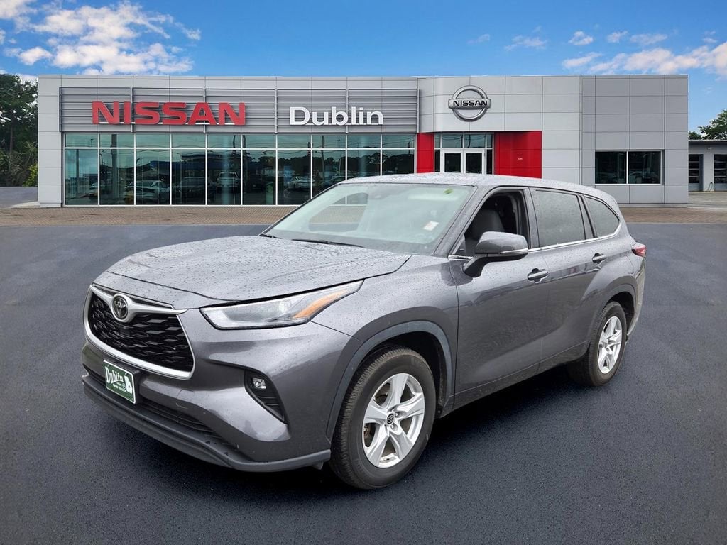 2022 Toyota Highlander LE in Gray — front three-quarter view